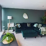 Free Parking - Modern 2 Bedroom Apt In Belfast