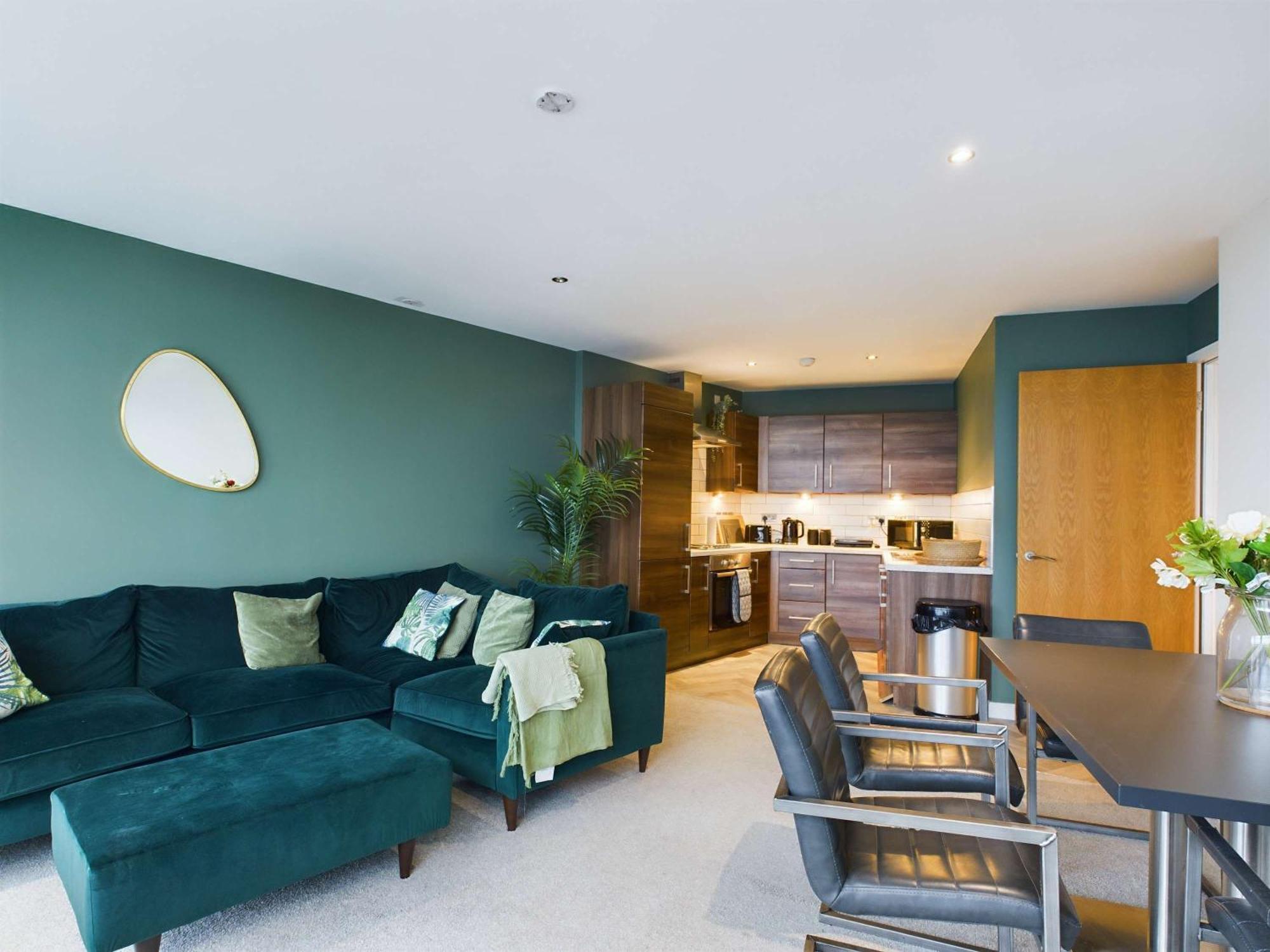 Apartment Free Parking - Modern 2 Bedroom In