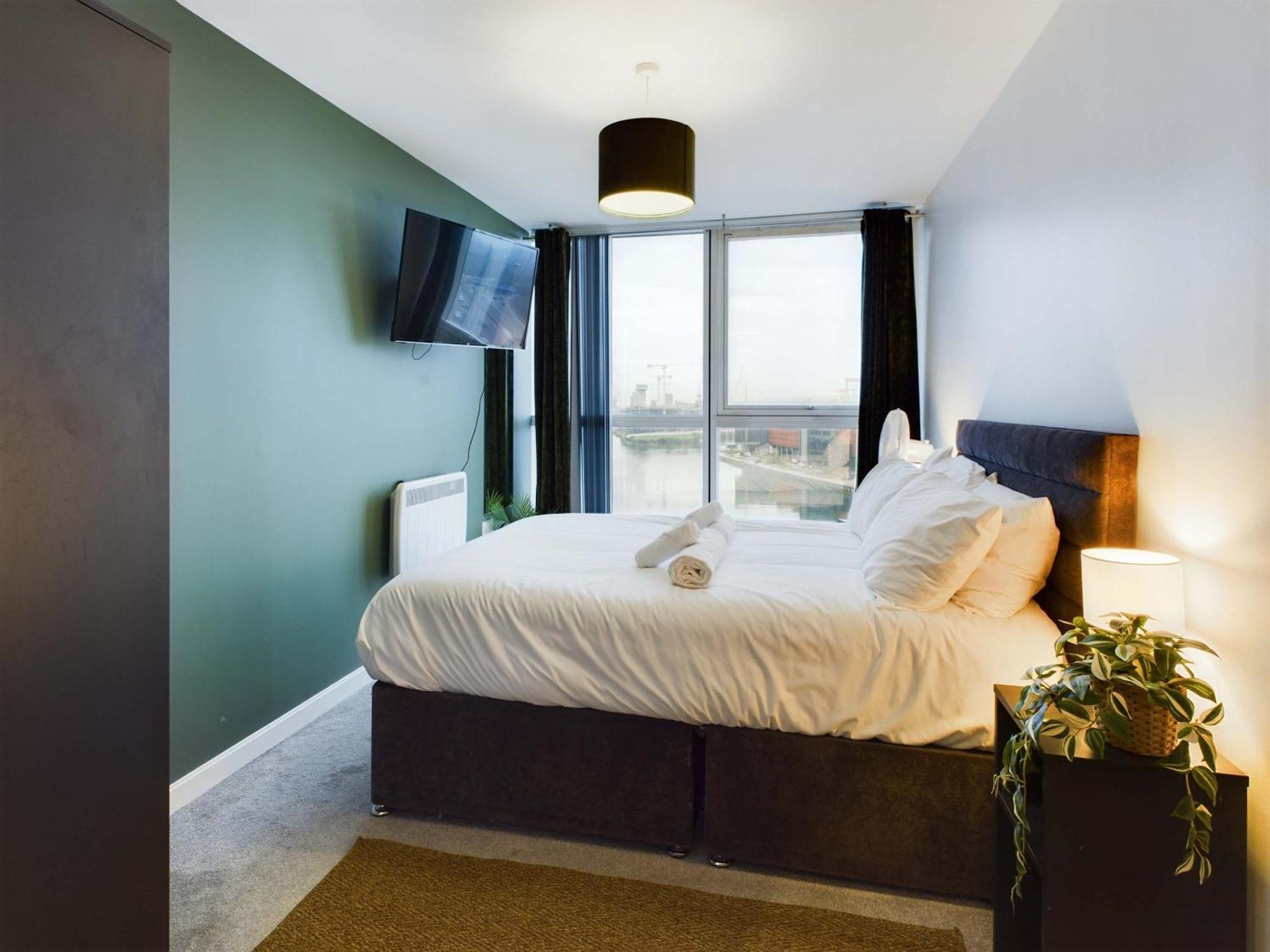 Free Parking - Modern 2 Bedroom In Apartment