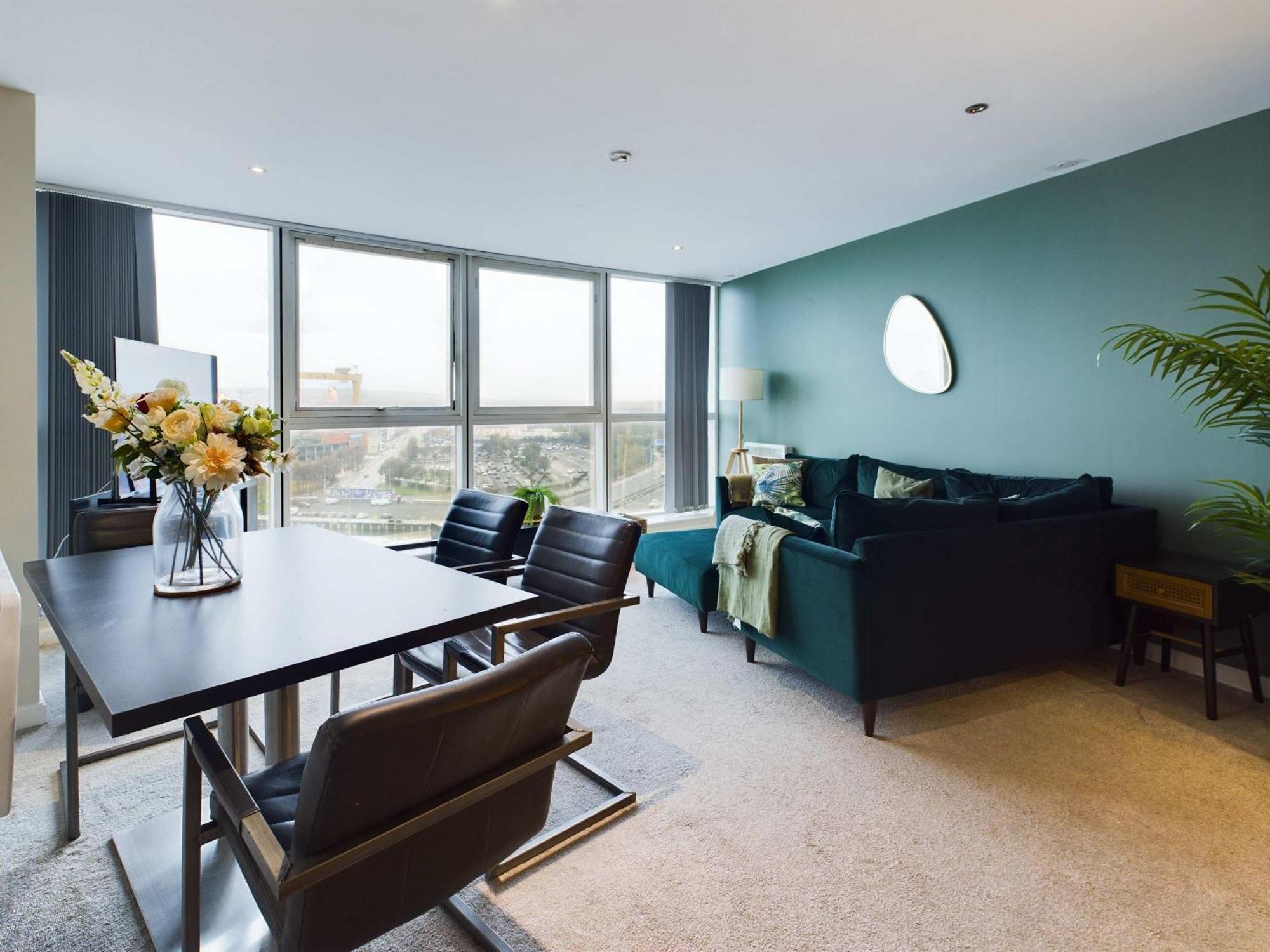 Apartment Free Parking - Modern 2 Bedroom In
